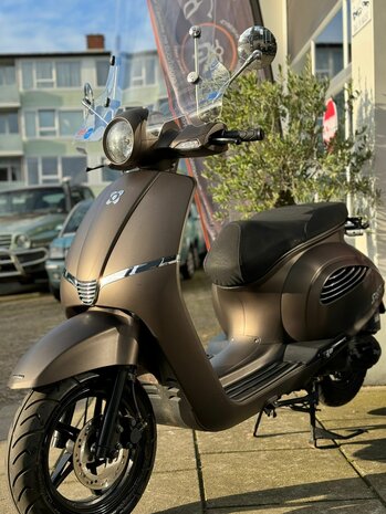 AGM Bromscooter Supreme E4 - Titanium