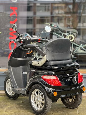 BTC Tres scootmobiel Glossy Black met nieuw accupakket