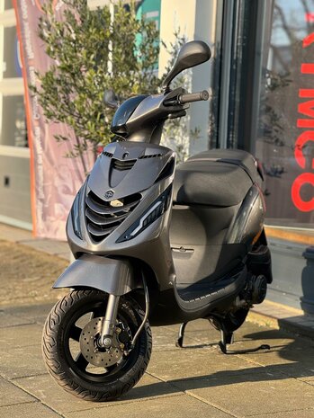 Piaggio Snorscooter Zip - Glossy Daytona Grey with Gold