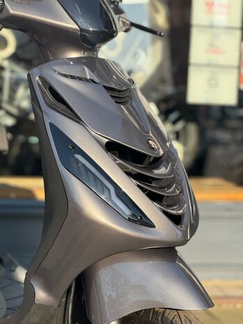 Piaggio Snorscooter Zip - Glossy Daytona Grey with Gold