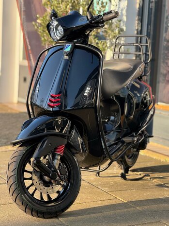  Vespa Bromscooter Sprint 4T Lucido Black on Black Full Option